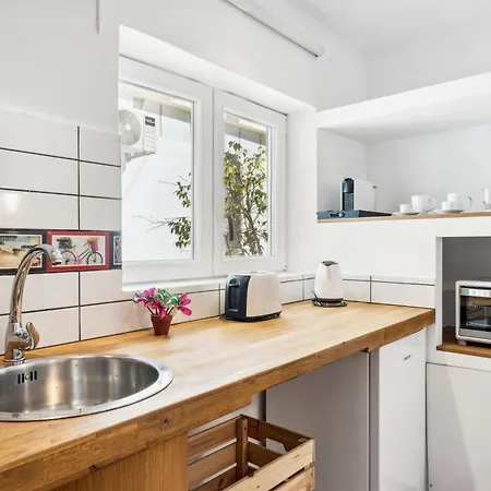 Ziv Boutique Town Square Ii *