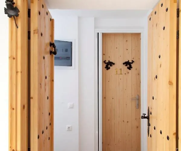 Ziv Boutique Town Square Ii *