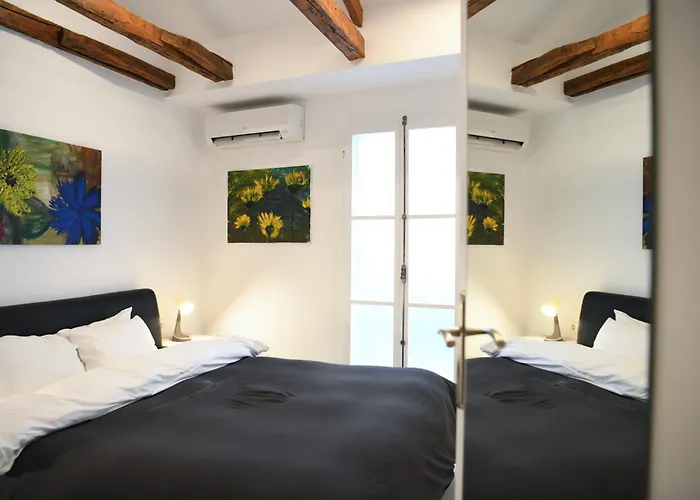 Ziv Boutique Town Square Ii *