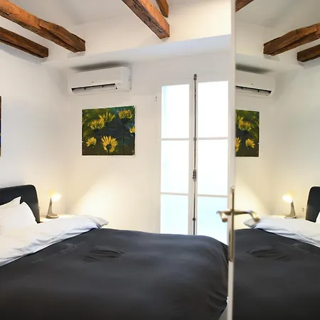 Ziv Boutique Town Square Ii *